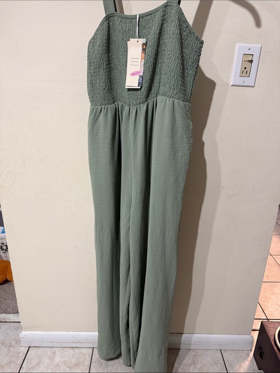 Dokotoo Pants - NWT Smocked Bodice Wide-Leg Jumpsuit in Sage Green Pockets